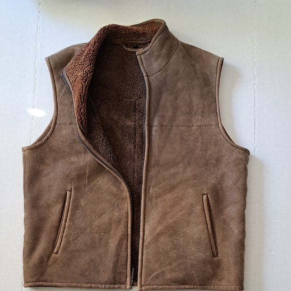 Paul Stuart Other - PAUL STUART  100% sheepskin vest size Large Made In Turkey